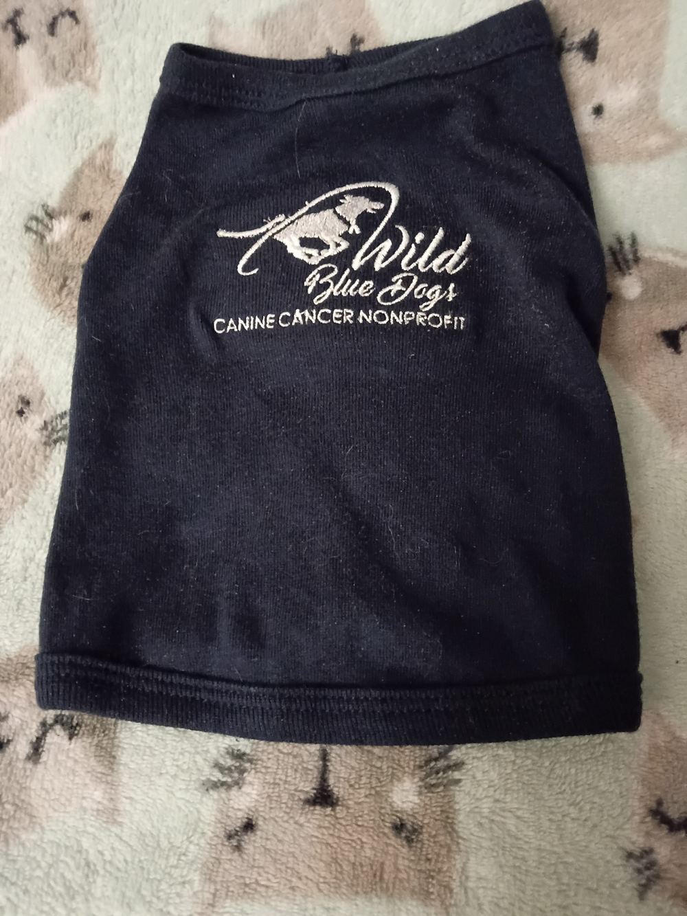 Navy Wild Blue Dogs T-shirt Size Small